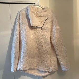 White fluffy Zeroxposure quarter zip XL